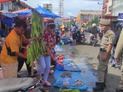 Ganggu Lalu Lintas, Disdagrin Kota Bengkulu Tata PKL Jalan KZ Abidin