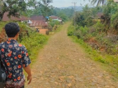 Kisah Puluhan Tahun Warga Desa Skalak dengan Keterbatasan Akses Jalan