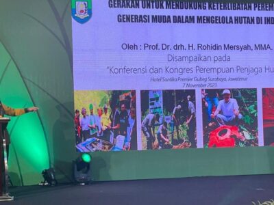 Peran Perempuan dalam Menjaga Hutan untuk Ketahanan Lokal