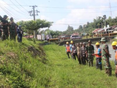 Antisipasi Wabah Penyakit, Kodim 0425 Gelar Karya Bhakti di Sungai Seluma