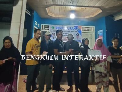 Pemdes Lemeupit Bagikan BLT-DD Periode Januari-Februari