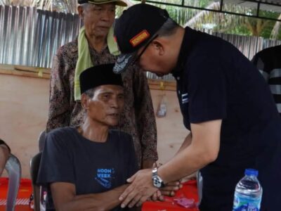 Gubernur Rohidin Serahkan Bantuan Korban Kebakaran di Desa Talang Arah