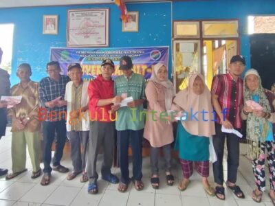 55 Orang Warga Desa Semelako Atas Terima BLT Tahun Anggaran 2024