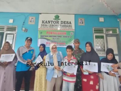 Momen Penyaluran BLT Pemdes Lebong Tambang, Camat Sampaikan Pamit Ke Warga