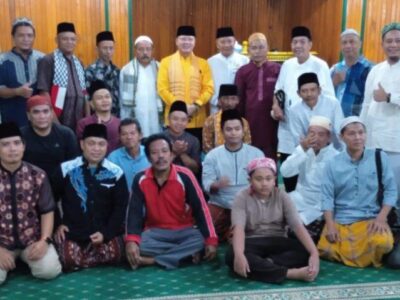 Gubernur Rohidin Salat Tarawih Perdana di Masjid Muhammadiyah Soeprapto