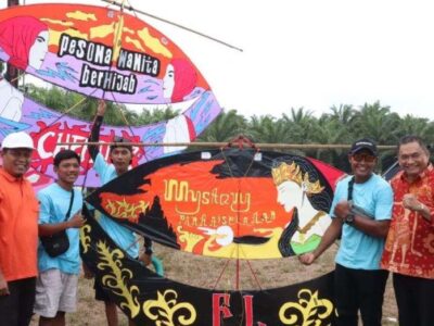 Semarakan Lomba Layangan di Desa Pekik Nyaring, Sujono Beri Uang Pembinaan