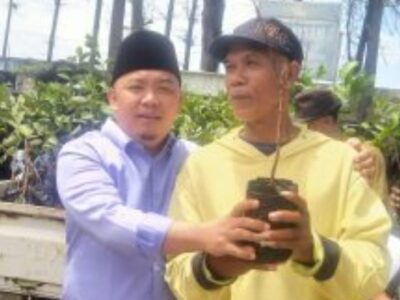 Dempo Xler Pimpin Program Pemberian Bibit Buah Jambu