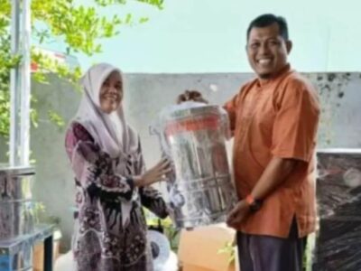 Dewan Sujono Berikan Peralatan Pendukung UMKM di Bengkulu Utara
