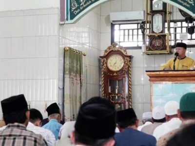 Gubernur Rohidin Jadi Khatib Salat Jumat di Masjid Mustagfirin Kota Manna