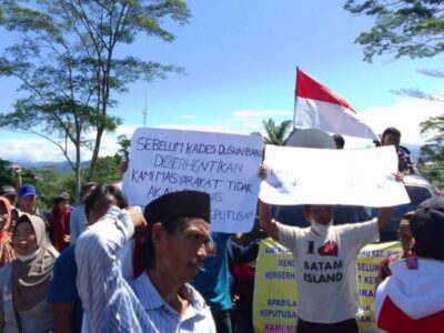 Kades Tersandung Isu Selingkuh, Ratusan Warga Desa Dusun Baru Seluma Gelar Demo Minta Kades Dipecat