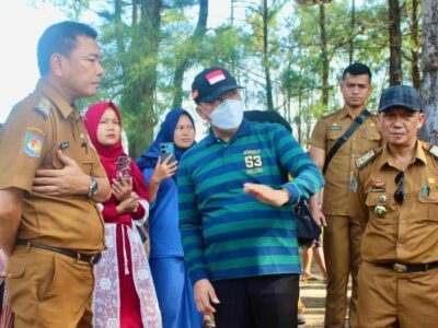 Gubernur Rohidin Tinjau Titik Pembangunan Awning di Pantai Panjang