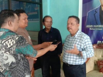 Dua Sahabat Bang Ken Ambil Formulir Pendaftaran Cawagub