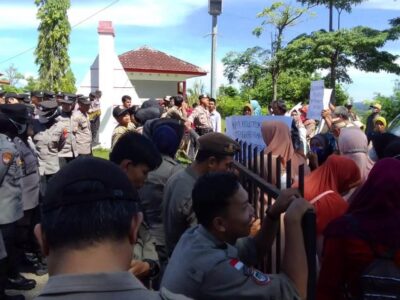 Ratusan Warga Dusun Baru Bakal Demo Sampai Sahur di Kantor Bupati Seluma