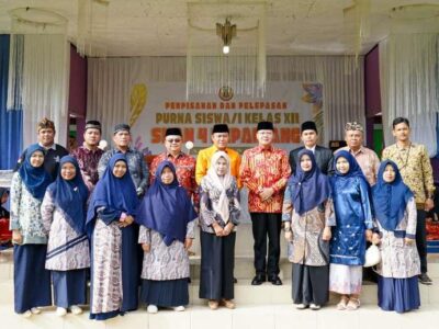 Terima Kasih Dewan Guru, Gubernur Rohidin Lepas 120 Siswa SMAN 4 Kepahiang