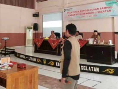 Bupati Apresiasi WVI Sosialisasikan Pengelolaan Sampah di Bengkulu Selatan