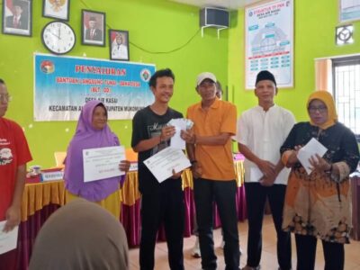 Atasi Kemiskinan Ekstrem, Pemdes Air Kasai Salurkan BLT-DD Tahap I