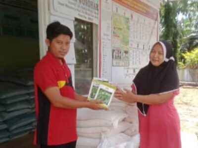 Dukung Ketahanan Pangan, Pemdes Wono Harjo Bagikan Bibit Sayuran dan Bibit Lele