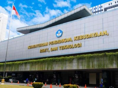 Buku Bernarasi Cabul Masuk Kurikulum, Mendikbud Diminta Segera Tarik