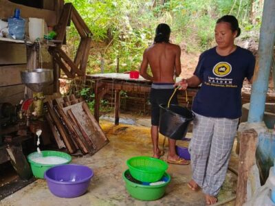 Cerita Ishak dengan Usaha Tahu Rumahan yang Kembang-kempis