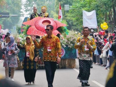 Ikut Pawai Dekranas di Solo, Bengkulu Kenalkan Bunga Rafflesia
