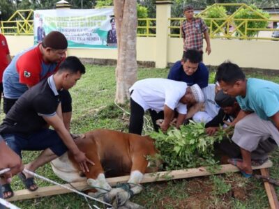 Potong 3 Sapi, Polres Mukomuko Bagikan 222 Paket Kurban