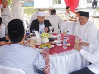 Helmi Hasan Menarik Perhatian Warga Saat Hadir Sholat Idul Adha di Seluma