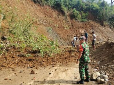 Jalan Lintas Rejang Lebong-Lebong di Desa Talang Ratau Kembali Longsor