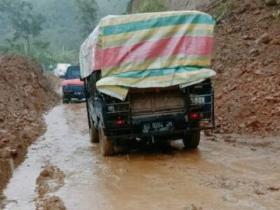 Kondisi Terkini, Jalan Longsor di Desa Talang Ratu Sudah Bisa Dilalui Mobil