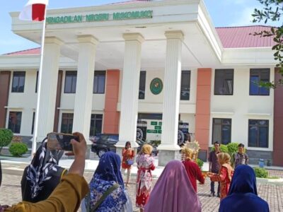 Tari Gandai Antar 3 Petani Mukomuko ke Pengadilan Gugat PT DDP