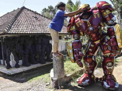 Industri Kostum Robot Hollywood dari Indonesia