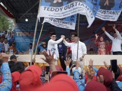 Lautan Manusia Hadiri Pesta Rakyat Teddy-Gustianto