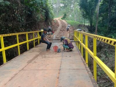 Dorong Pertumbuhan Ekonomi Desa, Pemdes Marga Jaya Bangun Jembatan Penghubung Antar Desa