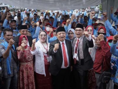 Teriakan Bupati Baru Iringi Pendaftaran Teddy Rahman-Gustianto