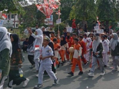 Peringati HUT ke-79 RI, Pemkab BU Sukses Gelar Pawai Perjuangan