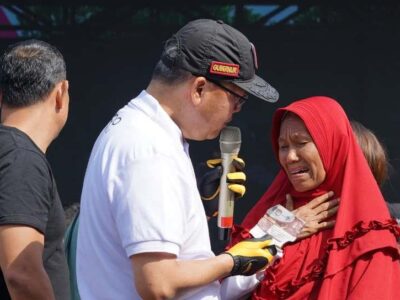 Haru dan Bahagia, Tukang Jahit Raih Hadiah Umroh Jalan Santai HUT Rakyat Bengkulu ke-23