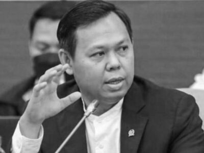 Kami Bangga Bung, Destita Minggir