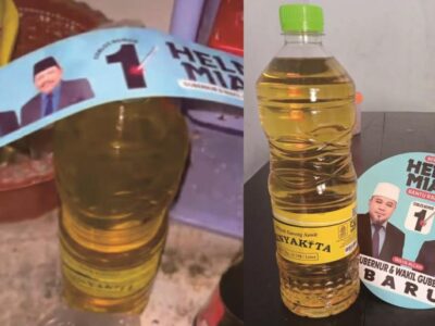 Beredar Foto Minyak Goreng Subsidi Bergandeng Stiker Cagub Bengkulu