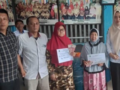 Sukses Bagikan BLT, Pj Kades Tunggang Pastikan Program Bantuan Sosial Tepat Sasaran