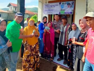 Pemdes Semlako I Bagikan BLT, 52 KPM Terima Rp 1,2 Juta