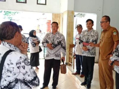 Protes Guru di Seluma Menuntut Pembayaran Sertifikasi, THR dan TAMSIL