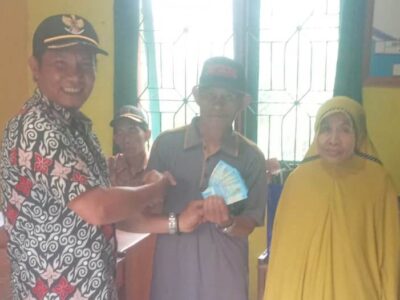 30 Warga Penerima Manfaat di Desa Air Latak Terima BLT DD