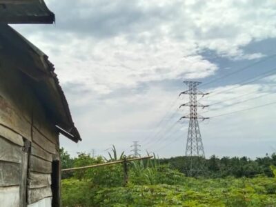 Warga Desa Padang Kuas Keluhkan Gangguan Kesehatan Diduga Akibat Paparan SUTT PLTU Teluk Sepang