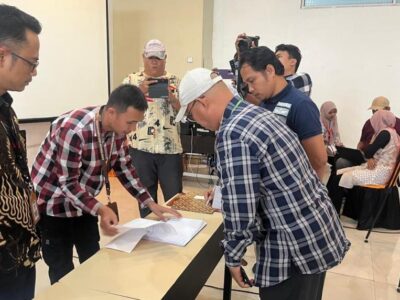 Rapat Pleno KPU Mukomuko Tetapkan Huda-Rahmadi Pemenang Pilkada 2024