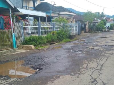 Thumbnail Jalan Desa Weskust Rusak Parah, PT MAS Diminta Bertanggungjawab