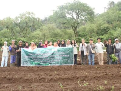 Forest Guardian Bengkulu Tanam Pohon untuk Pemulihan TNKS